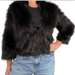 Vintage Black faux fur cropped jacket with 3/4 sleeves. Size M